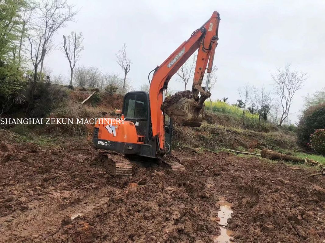 2010 EX60 সেকেন্ড হ্যান্ড মিনি এক্সক্যাভারেটর 38.1kw মূল হাইড্রোলিক ভালভ সহ