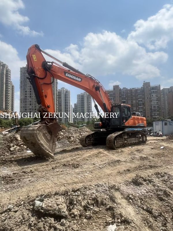 ব্যবহৃত ডুসান DX500LC-9C খননকারী 800 RPM অশ্বশক্তি এবং সর্বোচ্চ খনন উচ্চতা 11