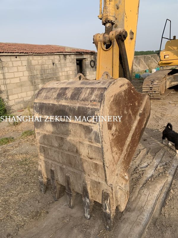 2015 কোমাতসু PC210LC-8MO খননকারী, যার অপারেটিং ওজন 100 কেজি এবং সর্বোচ্চ খনন করার ক্ষমতা 9