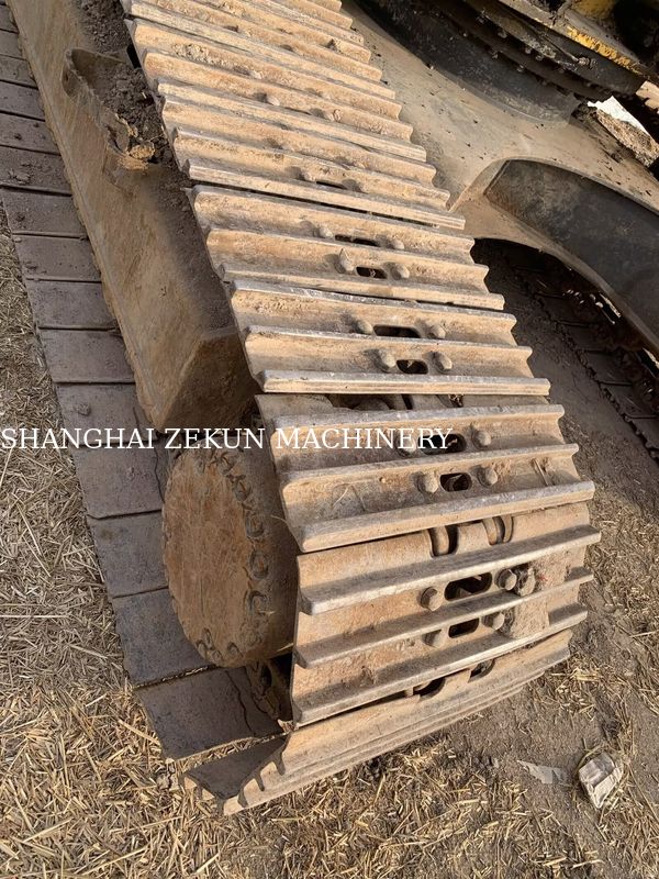 2015 কোমাতসু PC210LC-8MO খননকারী, যার অপারেটিং ওজন 100 কেজি এবং সর্বোচ্চ খনন করার ক্ষমতা 9