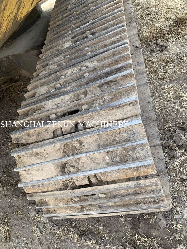 2015 কোমাতসু PC210LC-8MO খননকারী, যার অপারেটিং ওজন 100 কেজি এবং সর্বোচ্চ খনন করার ক্ষমতা 9