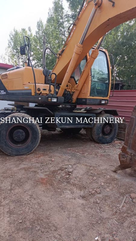 Hyundai R210W-9 চাকাযুক্ত খননকারীর ৩৩০ লিটার জ্বালানী তেলের ধারণক্ষমতা এবং হাইড্রোলিক ভালভ