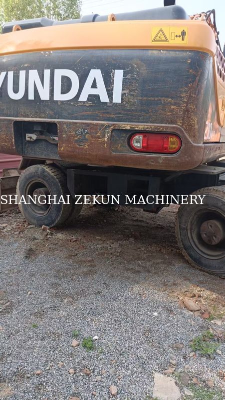 Hyundai R210W-9 চাকাযুক্ত খননকারীর ৩৩০ লিটার জ্বালানী তেলের ধারণক্ষমতা এবং হাইড্রোলিক ভালভ